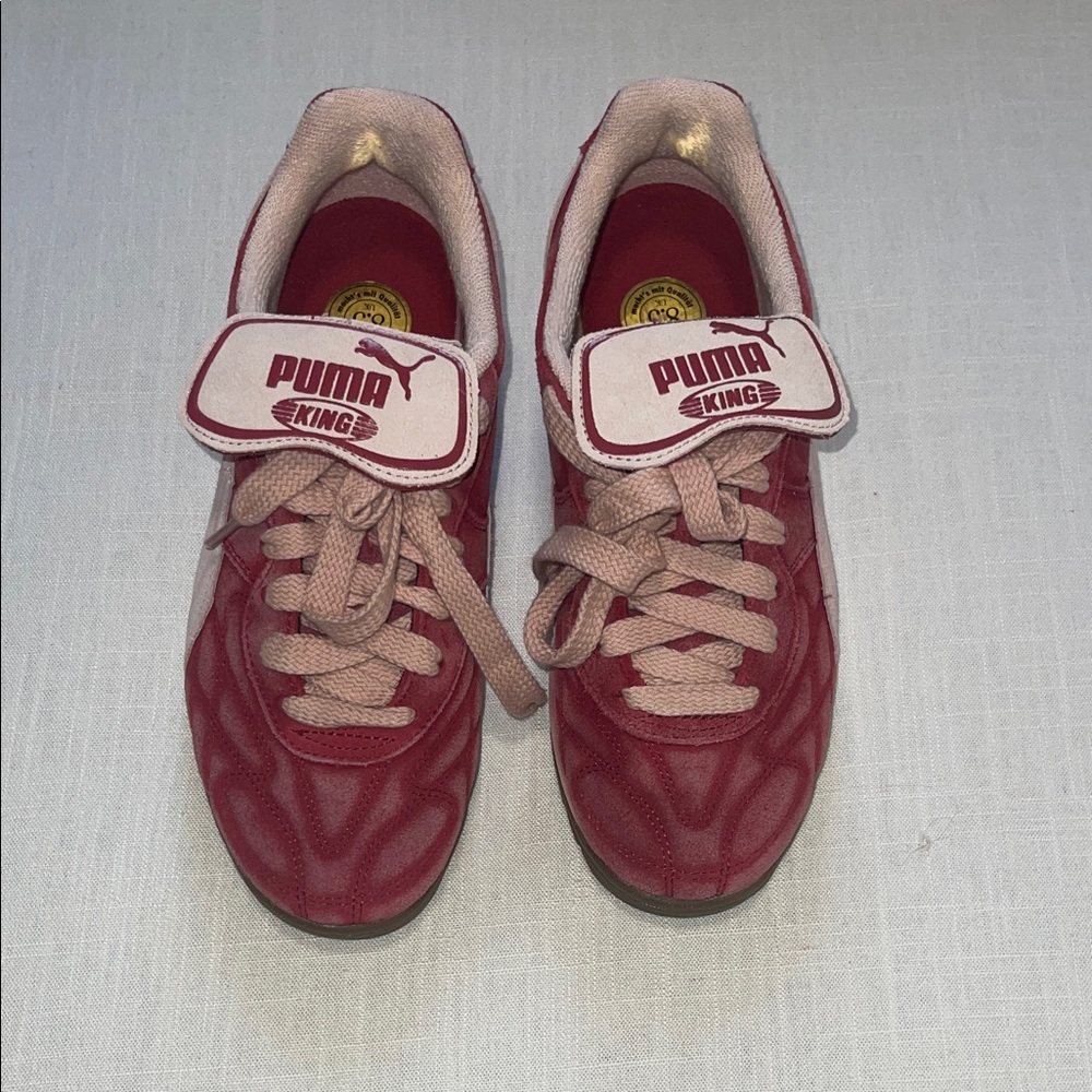 PUMA King Indoor The Never Worn V Soccer
Sneaker in Dark Crimson - Rose Quartz